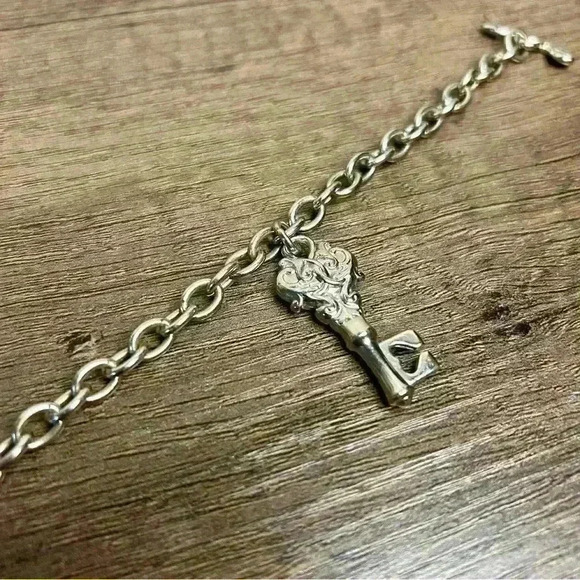 Rebelle Goth Key Thick Chain Bracelet - Picture 3 of 5